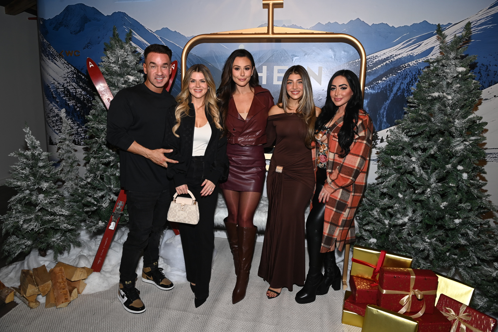 SHEIN and DLP Experiential Marketing Agency Bring the Holiday Spirit With Immersive ‘Hauliday Market’ Experience was posted to the gallery